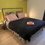 Paisible Avec Jardin Et Animaux Acceptes En Allier - Fr-1-489-618 Holiday home *