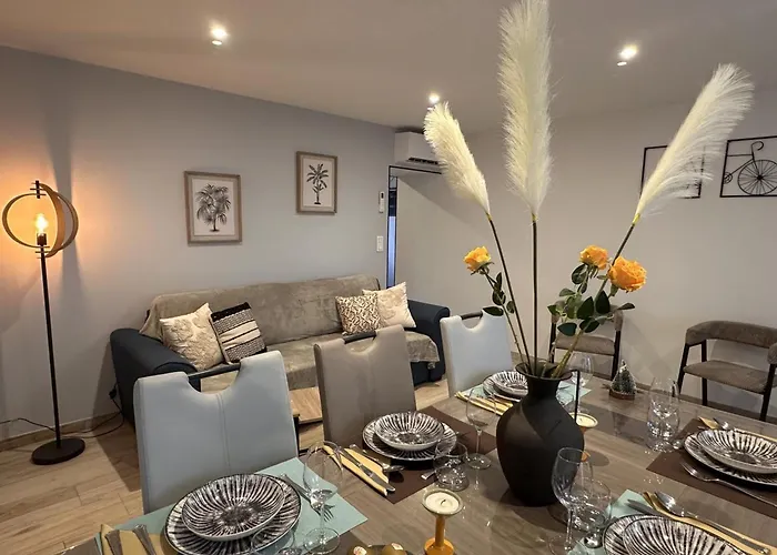 Paisible Avec Jardin Et Animaux Acceptés En Allier - Fr-1-489-618 *