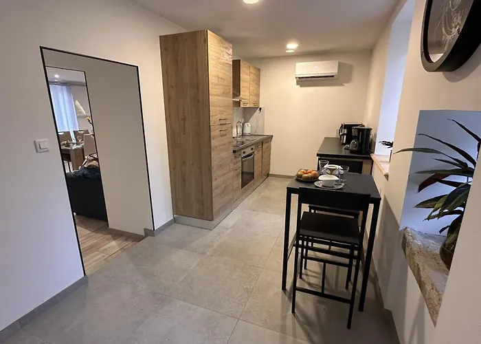 Paisible Avec Jardin Et Animaux Acceptés En Allier - Fr-1-489-618 * Buxières-les-Mines