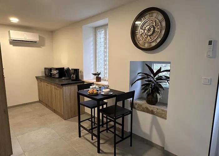 Hébergement de vacances Paisible Avec Jardin Et Animaux Acceptés En Allier - Fr-1-489-618