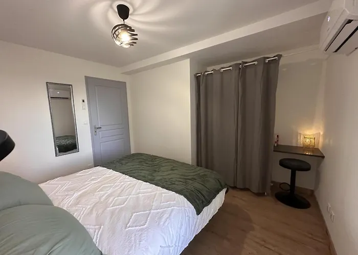 Paisible Avec Jardin Et Animaux Acceptés En Allier - Fr-1-489-618 Hébergement de vacances *