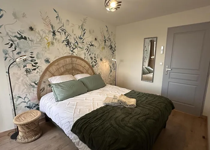 Paisible Avec Jardin Et Animaux Acceptés En Allier - Fr-1-489-618